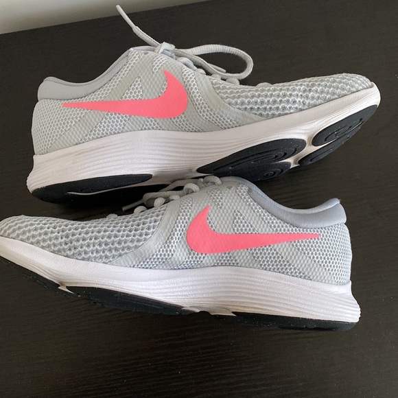 Gently Used Women’s Nike Sneakers - Picture 5 of 5